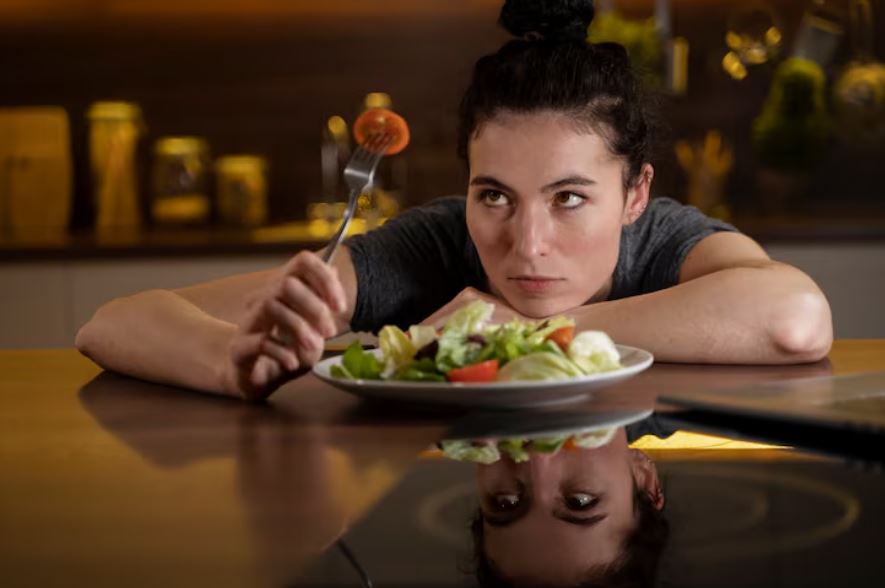 5 Foods Nutritionists Secretly Eat at Night (That Won't Wreck Your Diet)
