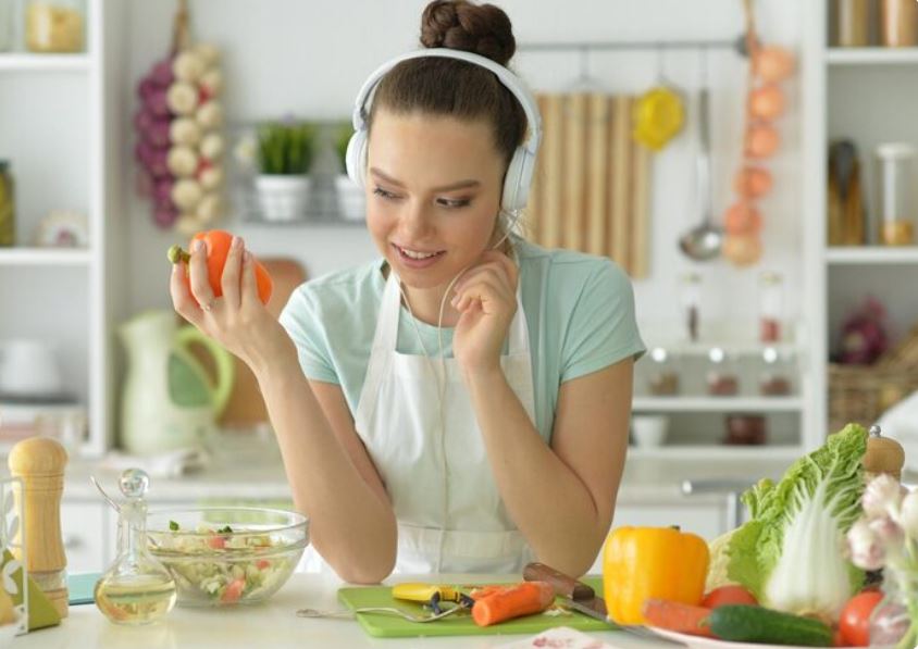 Why Gen Z Is Obsessed With Girl Dinner — And the Surprising Health Benefits Behind It