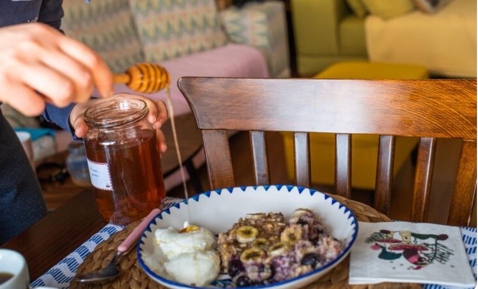 The Hot Honey Obsession Taking Over UK Restaurant Menus Is Now a £100M Industry