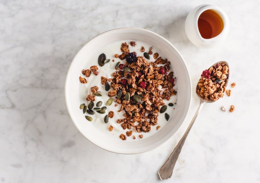 yogurt with granola