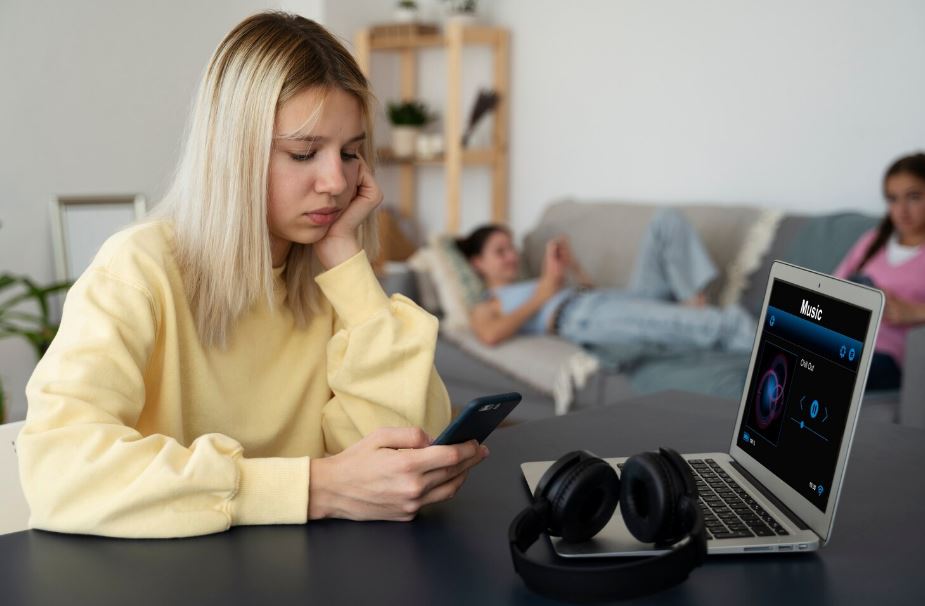 5 AI Apps Gen Z Is Using to Beat Anxiety — And They Actually Work