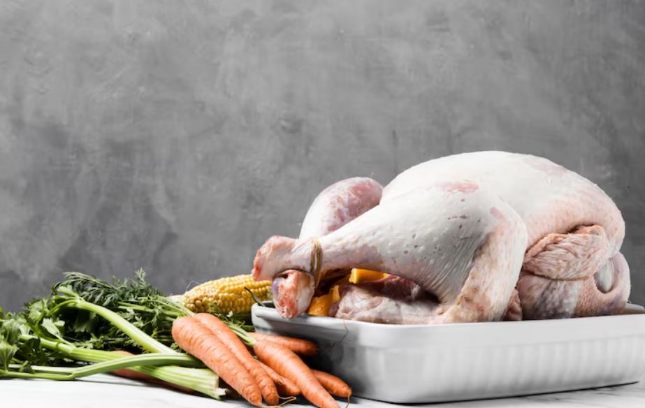 How long can a defrosted turkey stay in the fridge