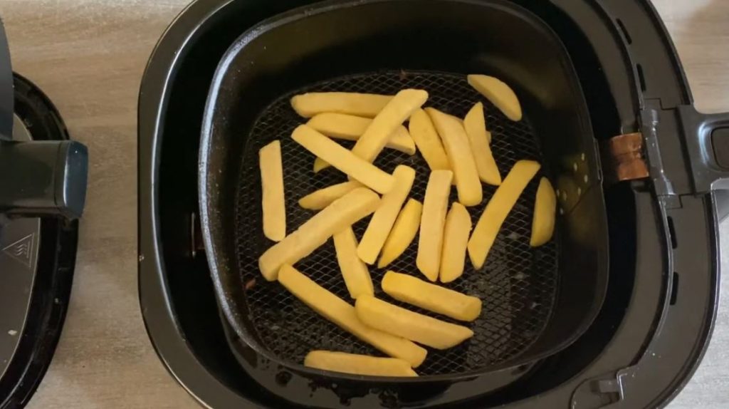 How long to cook McCain home chips in air fryer