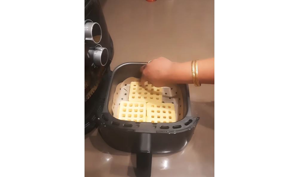 How long to air fry Birds Eye potato waffles
