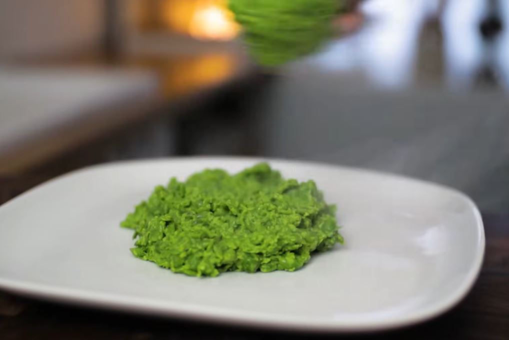 What is the difference between mushy peas and pea puree