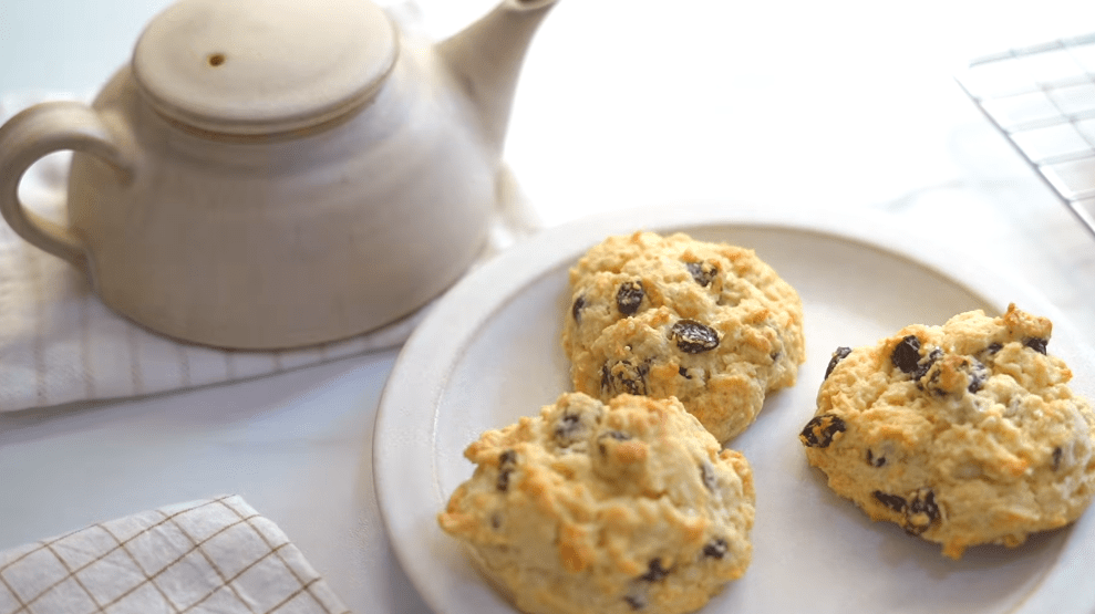 What is the difference between a scone and a rock cake